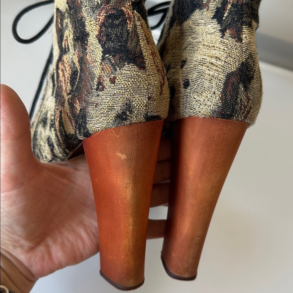 Jeffrey Campbell Lita Fab Platform Ankle Boots in Dog Tapestry Size 6 Lace Up - Picture 12 of 16